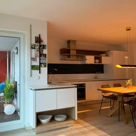 아파트 Moderne 3-zimmer-fewo Mit Tiefgarage Und Balkon Fürth