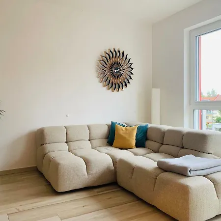 Moderne 3-zimmer-fewo Mit Tiefgarage Und Balkon 아파트 Fürth
