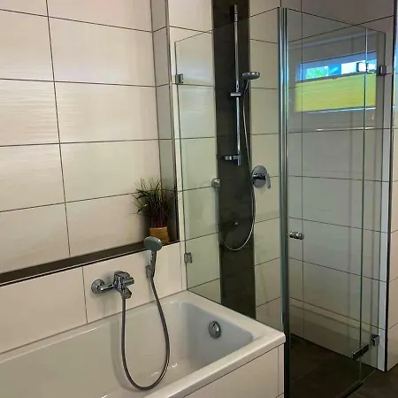 Moderne 3-zimmer-fewo Mit Tiefgarage Und Balkon 아파트 Fürth
