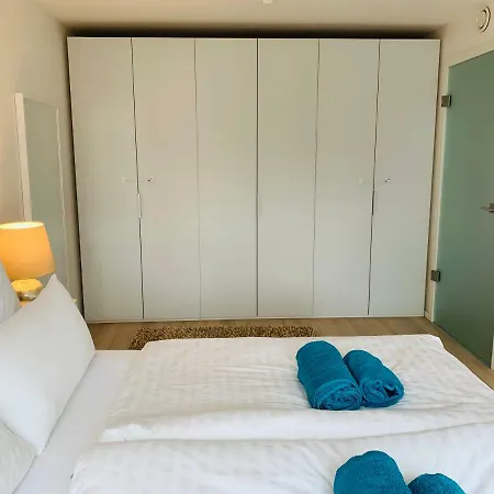 아파트 Moderne 3-zimmer-fewo Mit Tiefgarage Und Balkon Fürth